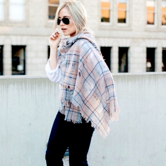 Madewell Camden Plaid Open Weave Scarf Neutral & Light Peach Tones Fringed Scarf - Picture 6 of 7